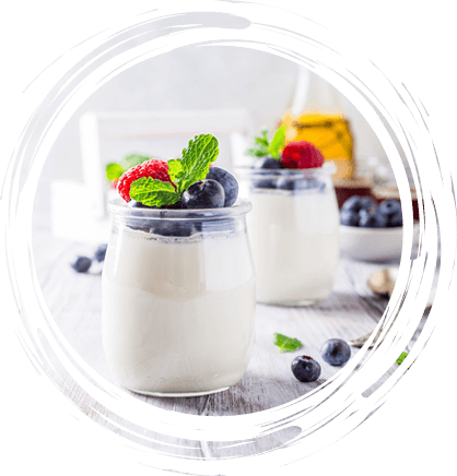 Pot de yaourt bio en verre avec des fruits